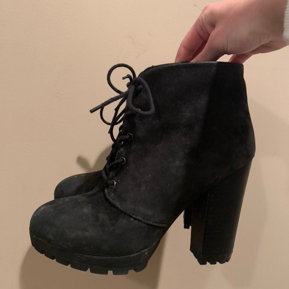 Lace up heeled Steve Madden booties!